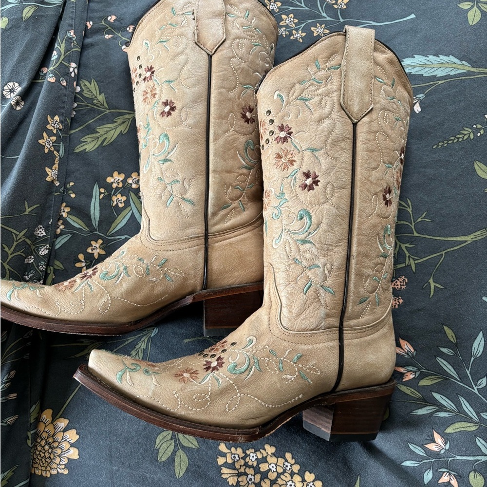 Embroidered Tan Western Boots